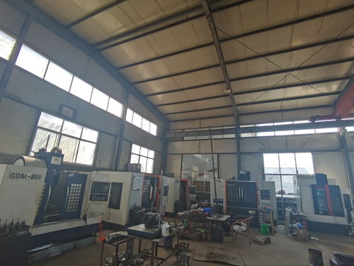 東環路機械廠誠聘加工中心及車工，并開展照明設備批發業務
